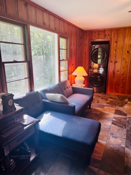 Building Photo - 2562 Meadow Lark Dr