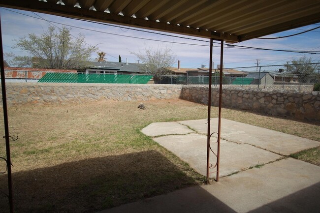 Building Photo - 5725 Waycross Ave