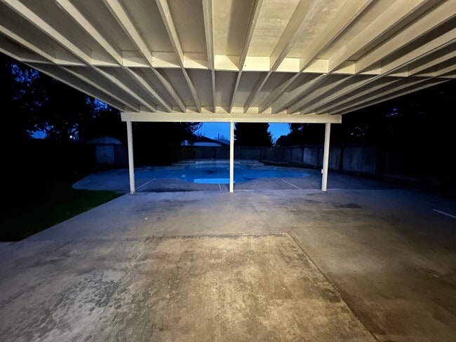 Building Photo - Beautiful 2 Story 5 BD 3 BA Home