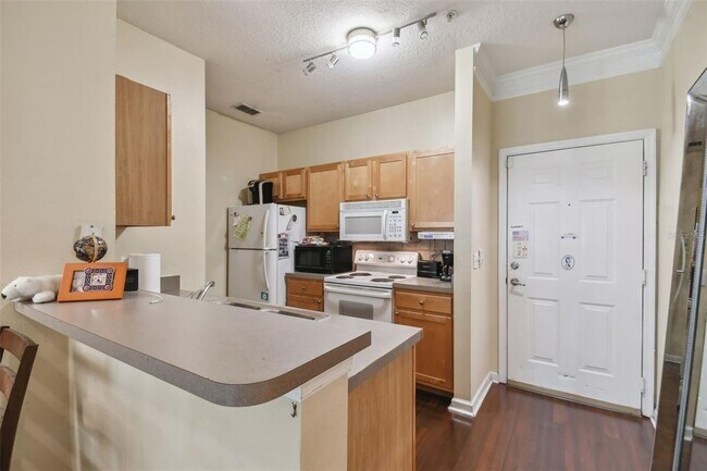Building Photo - 4207 S Dale Mabry Hwy