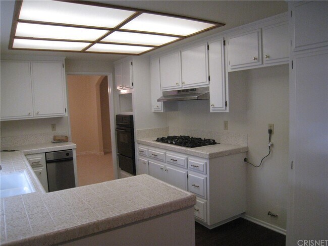 Building Photo - 3218 Tannencrest Dr