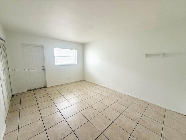 Building Photo - 220 NE 41st St