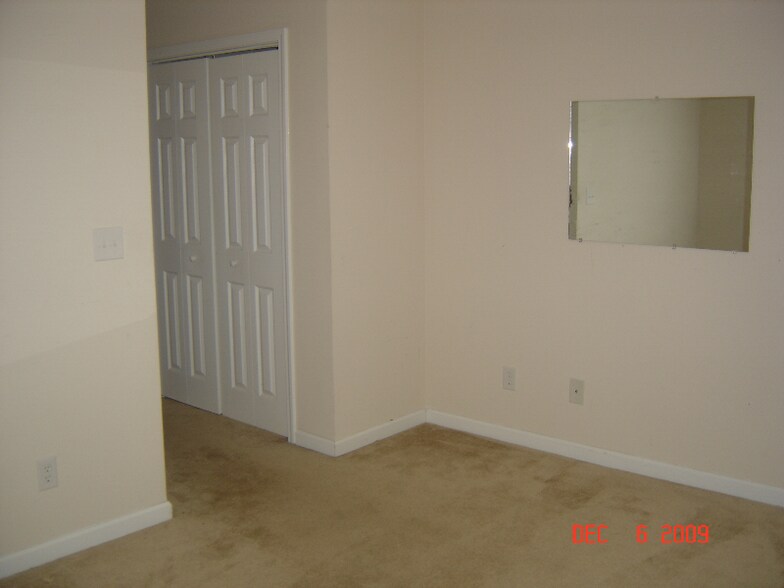 Building Photo - 7684 Creekside Ln