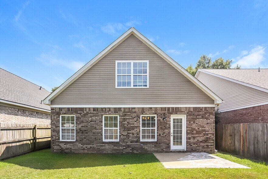 Building Photo - 9864 White Poplar Dr