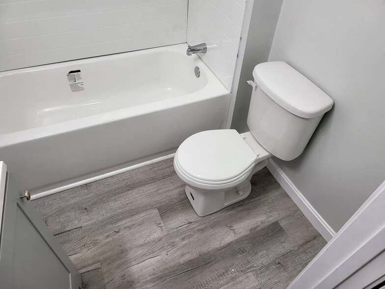 Building Photo - 517 Summer St