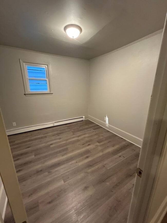 Building Photo - 3rd St 31-33 N