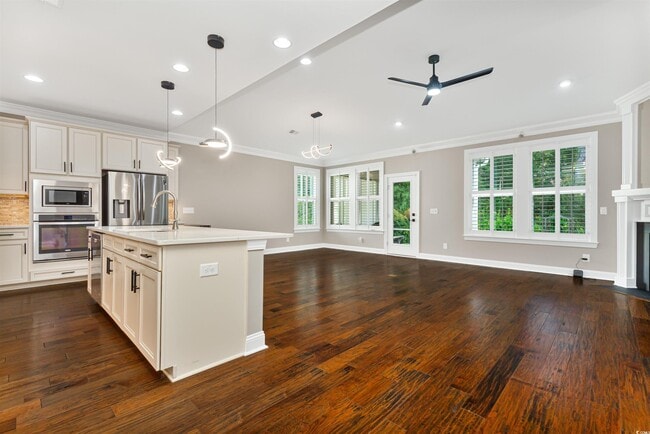 Building Photo - 1592 Buckingham Ave