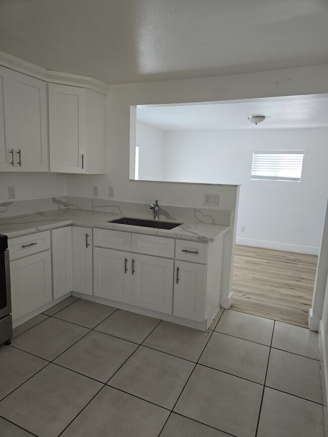Building Photo - 2847 Clay Ave