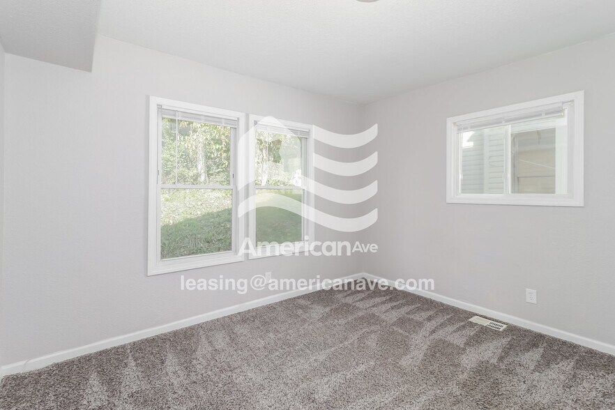 Building Photo - 104 Blackburn Ave