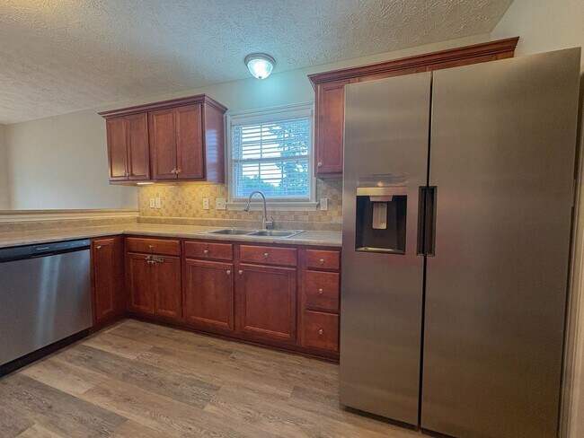 Building Photo - 3426 Broomsgrove Dr