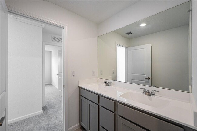 Building Photo - 11177 Fernbrook Dr