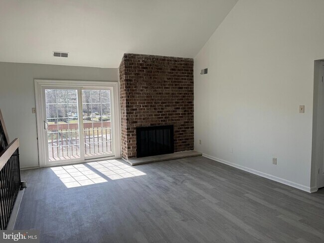 Building Photo - 632B Palmer Ln
