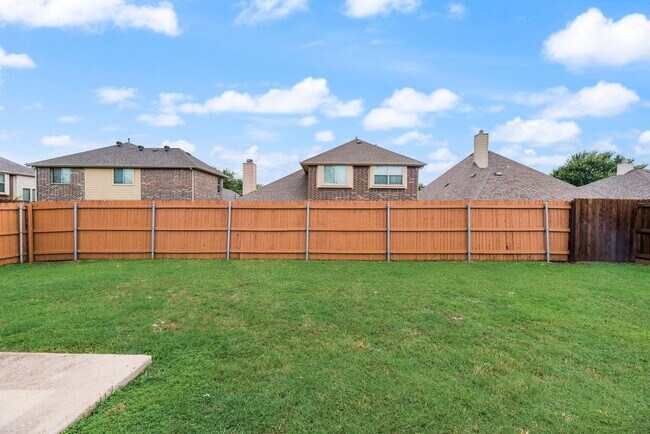 Building Photo - "Spacious 4-Bedroom with 2 Baths and 2,116 Sq Ft in Little Elm!"