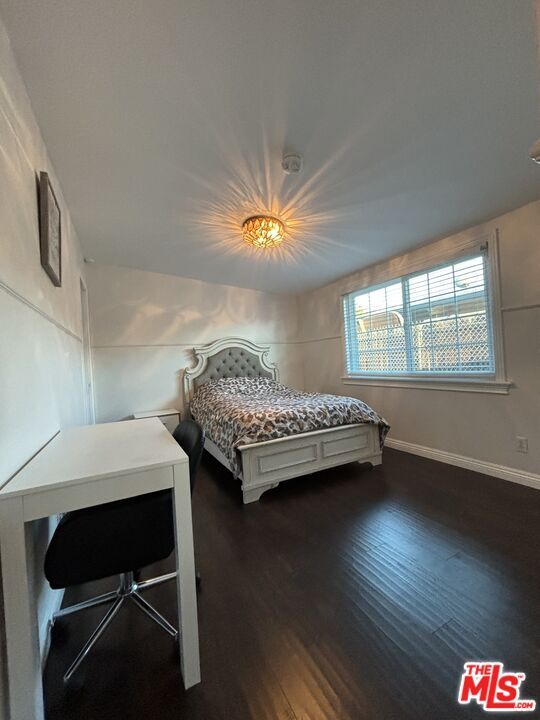 Building Photo - 10824 Paso Robles Ave