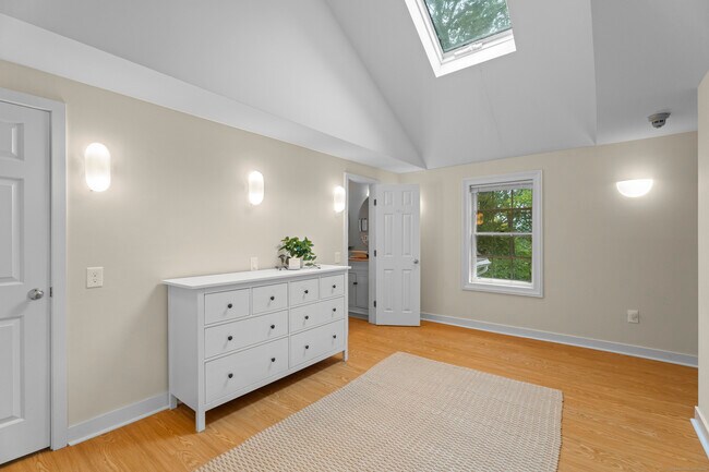 Building Photo - 133 Blake Rd