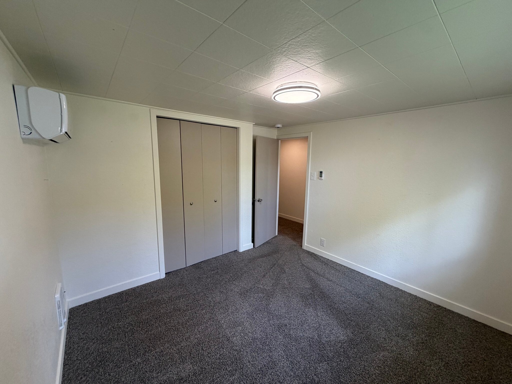 Building Photo - 919 Snow