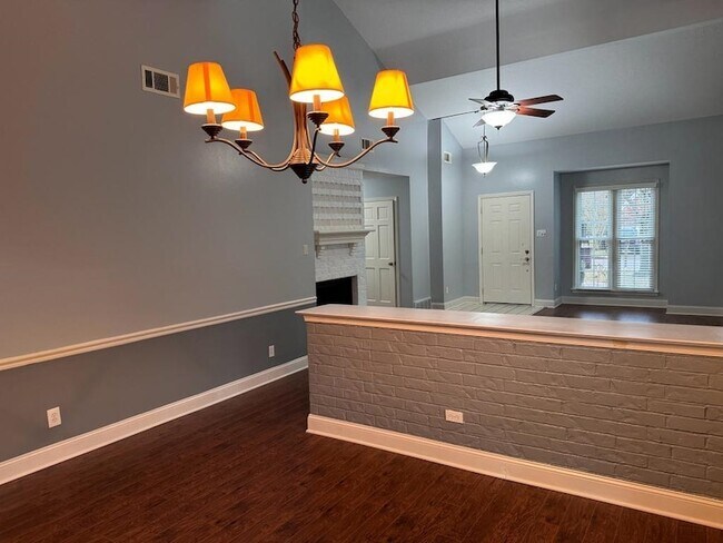 Building Photo - 383 Taylors Way