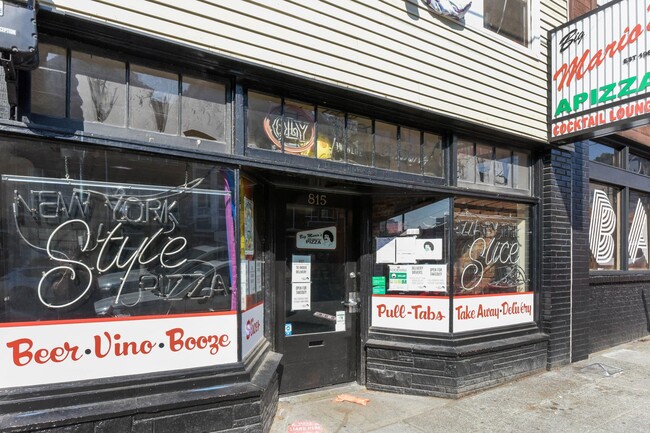Building Photo - Rooftop Deck & Convenient Seattle Location