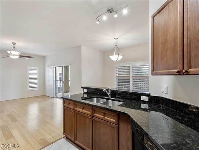 Building Photo - 10060 Lake Cove Dr