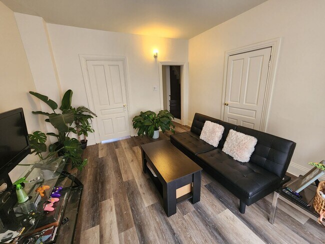 Building Photo - 643 Lincoln St