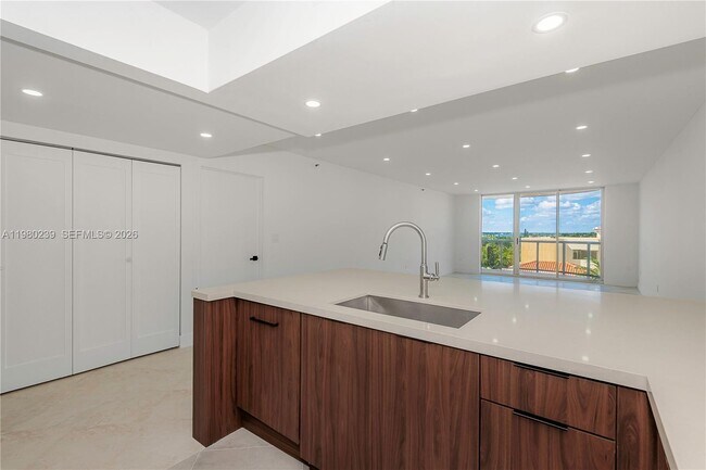 Building Photo - 8855 Collins Ave