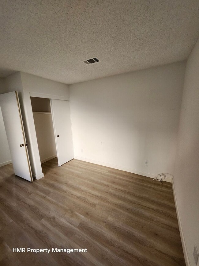 Building Photo - Beautiful 3-Bed, 3-Bath Condo in Prime Cla...