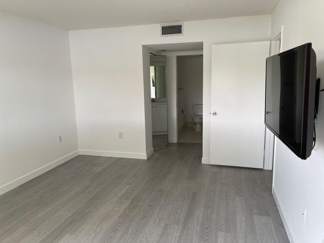 Building Photo - 13700 SW 11th St