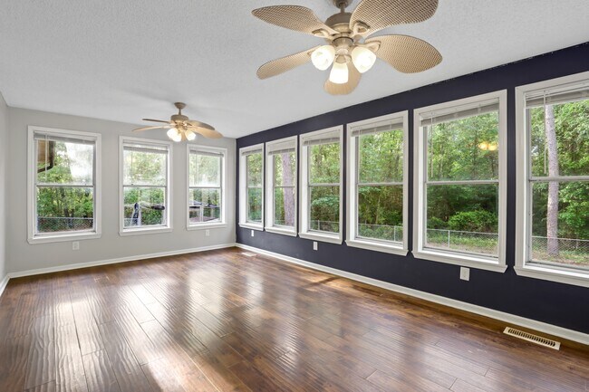 Building Photo - 598 Slick Rock Rd