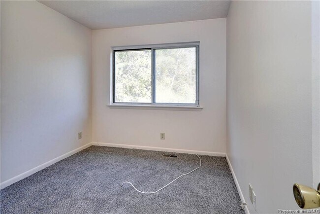 Building Photo - 4043 Midlands Rd