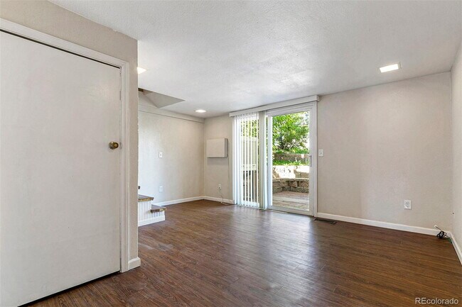 Building Photo - "Spacious 5-Bedroom Denver Gem with 2.5 Baths and 1,920 Sq Ft of Comfort!"