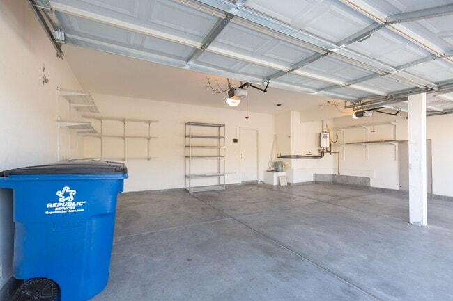 Building Photo - Great 5 Bedroom Home in Summerlin