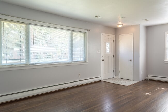 Building Photo - 409 Seabury Ave