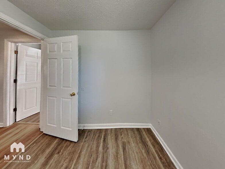 Building Photo - 808 W Smith Valley Rd