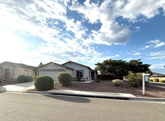 Building Photo - Great home in Chino Valley - Move In Ready!