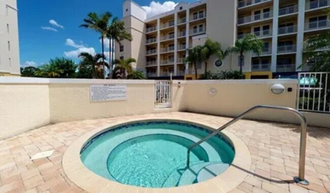 Building Photo - 1200 Country Club Dr