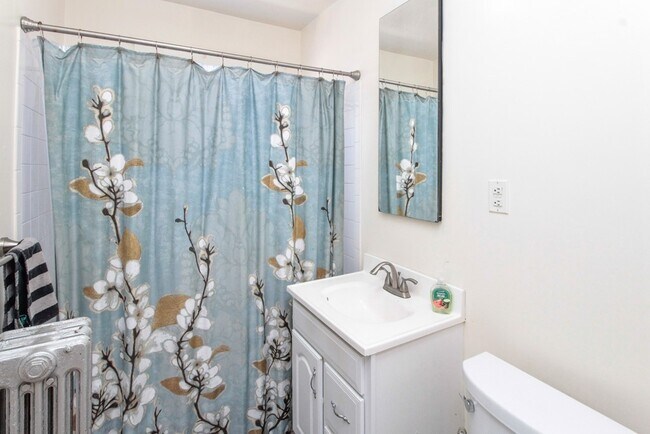 Building Photo - 25 Priesing St