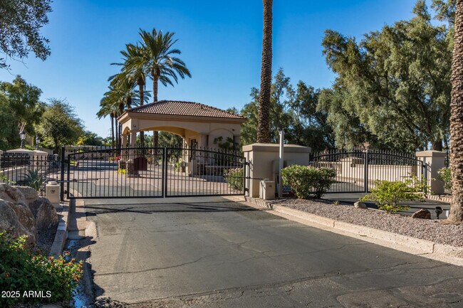 Building Photo - 10113 E Topaz Dr