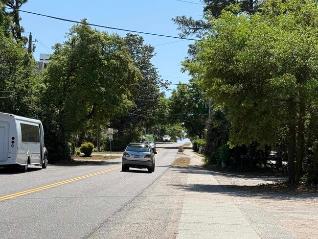 Building Photo - 407 76th Ave N