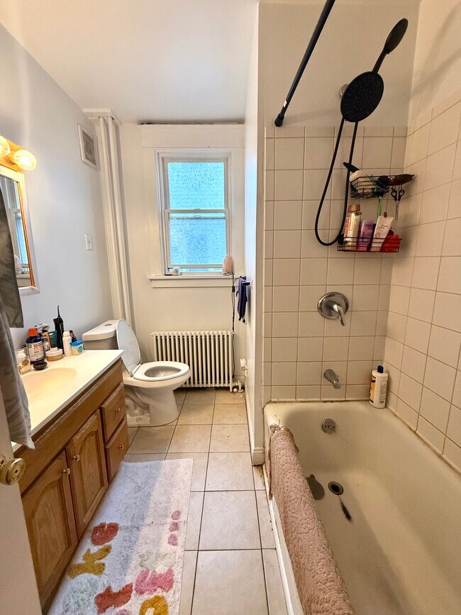 Building Photo - 876 Warren St