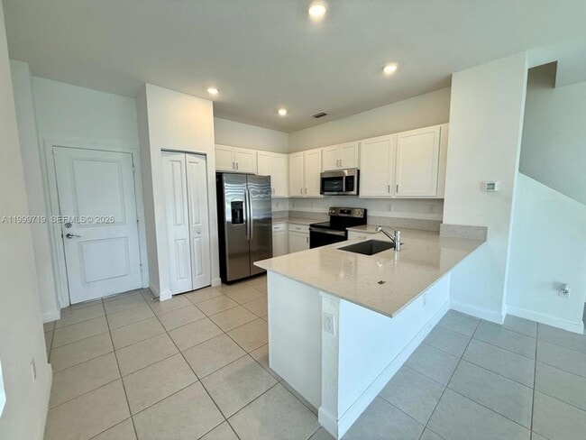 Building Photo - 6931 Harbours Edge Ave