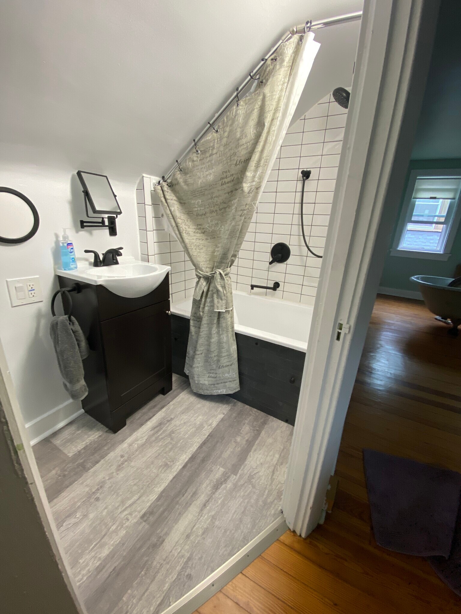 Attic Bath - 6824 McPherson Blvd