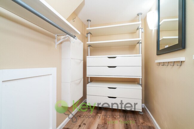 Building Photo - Elegant Three Bedroom Home Featuring Desig...