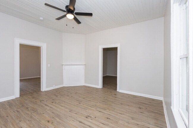 Building Photo - 218 E Tinsley St