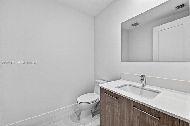 Building Photo - 153 N Seabreeze Blvd