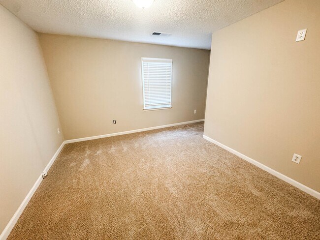 Building Photo - 2852 Leesburg Dr