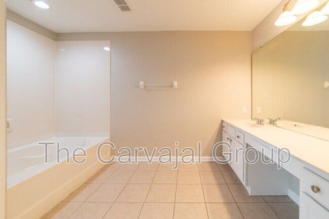 Building Photo - 1017 Enclair St