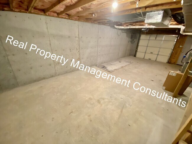 Building Photo - Redbud Ridge 7