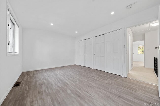 Building Photo - 34 Wooded Way