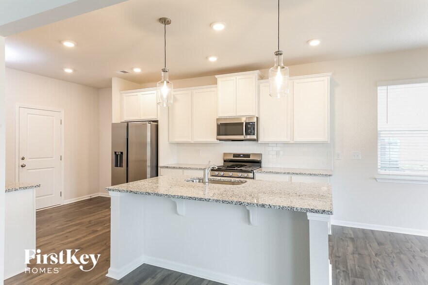 Building Photo - 1002 Mission Hill Ln