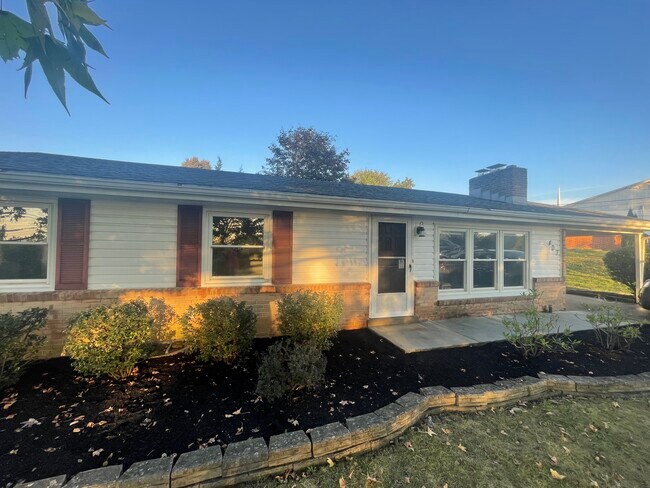 Building Photo - 407 Mount Allen Drive